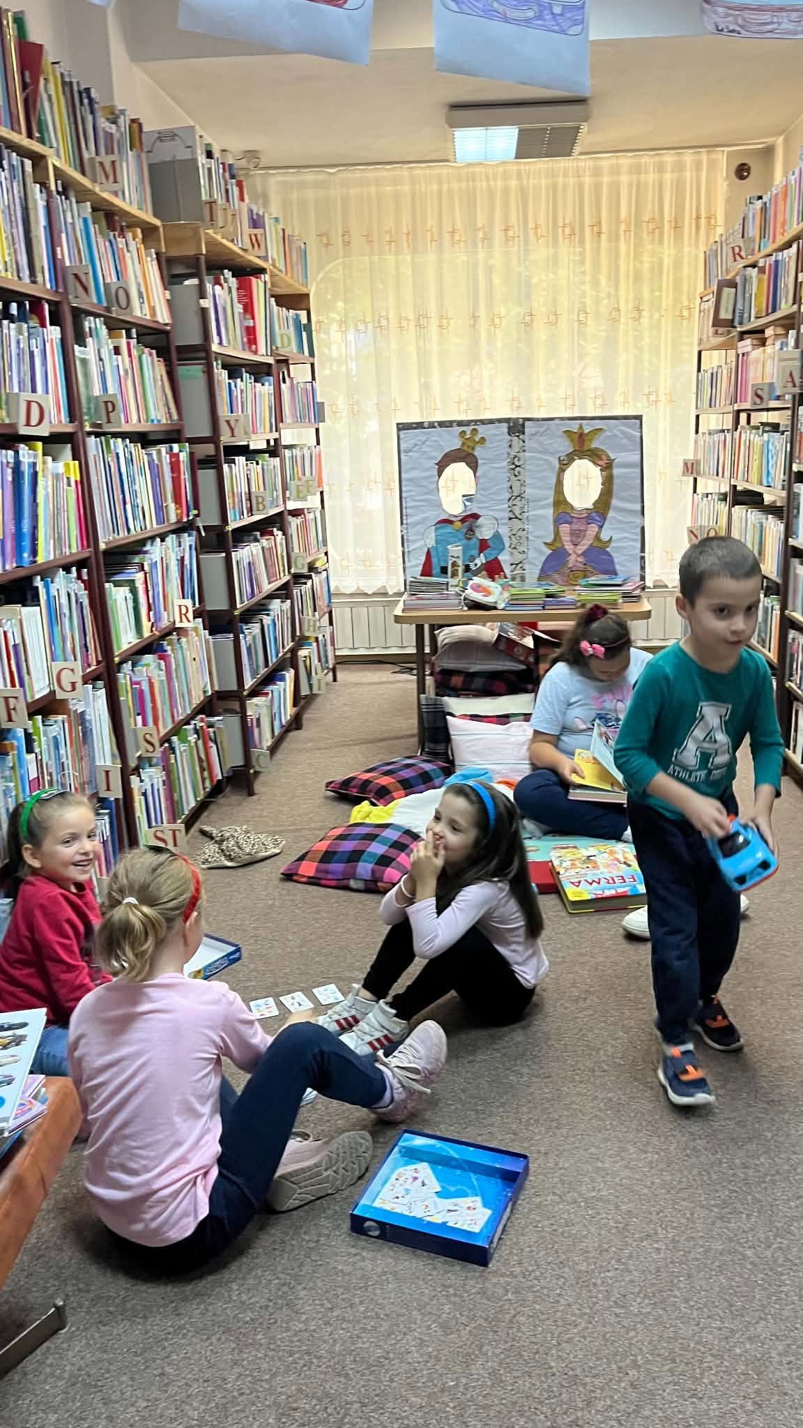 Atelier de joacă cu LEGO, puzzle-uri și lectură pentru copii la Filiala Traian a Bibliotecii Județene din Baia Mare