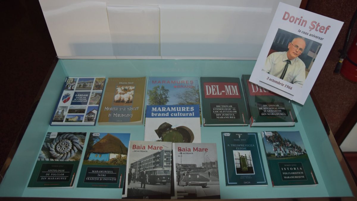 Biblioteca Județeană din Baia Mare marchează 60 de ani de la nașterea ziaristului Dorin Ștef cu o vitrină de carte