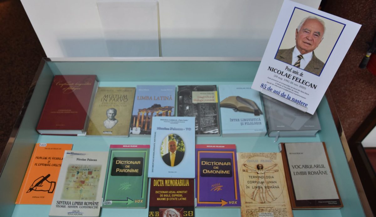 Biblioteca Județeană marchează 85 de ani de la nașterea profesorului Nicolae Felecan printr-o vitrină de carte