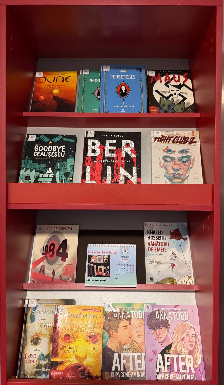 Biblioteca Județeană „Petre Dulfu” dedică expoziția „Calendarul lecturii” din septembrie romanului grafic