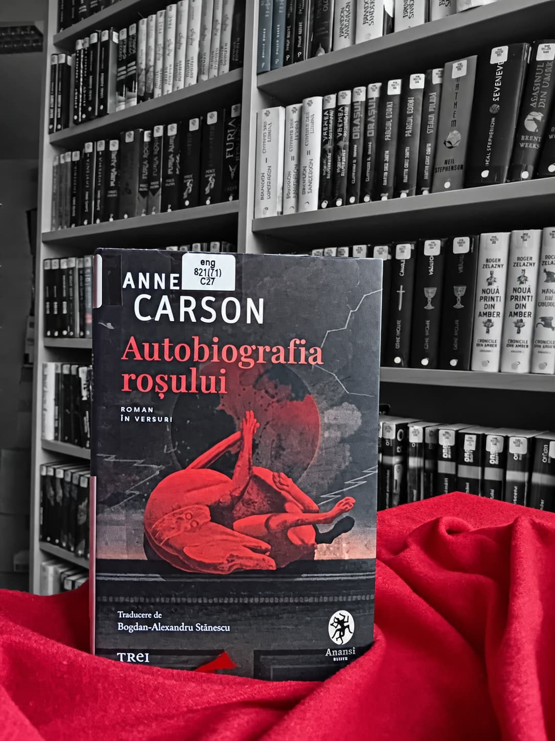 Biblioteca Județeană „Petre Dulfu” din Baia Mare recomandă „Autobiografia roșului” de Anne Carson, laureata Nobelului pentru Literatură 2026