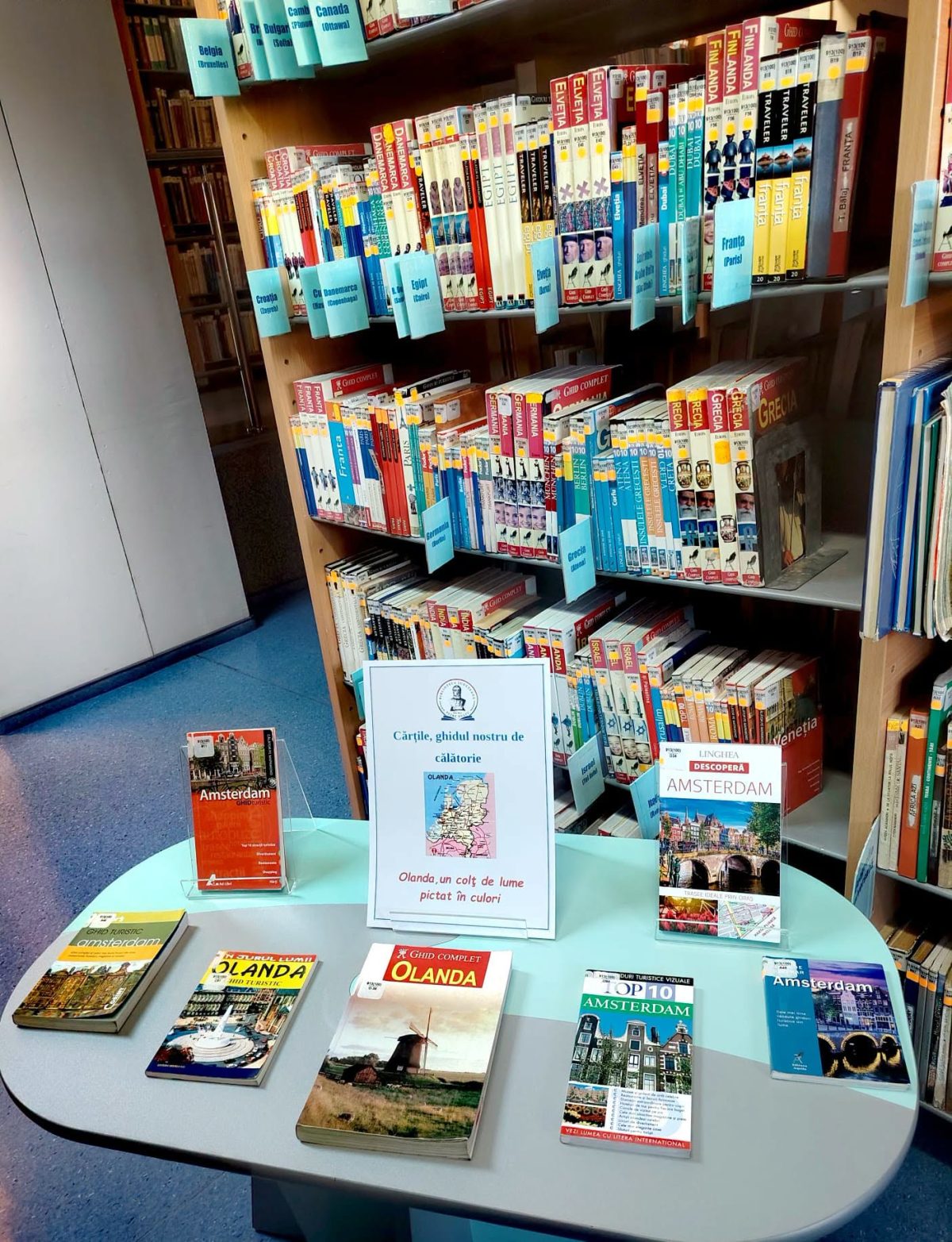 Expoziție de carte dedicată Olandei, deschisă la Biblioteca Județeană „Petre Dulfu” din Baia Mare