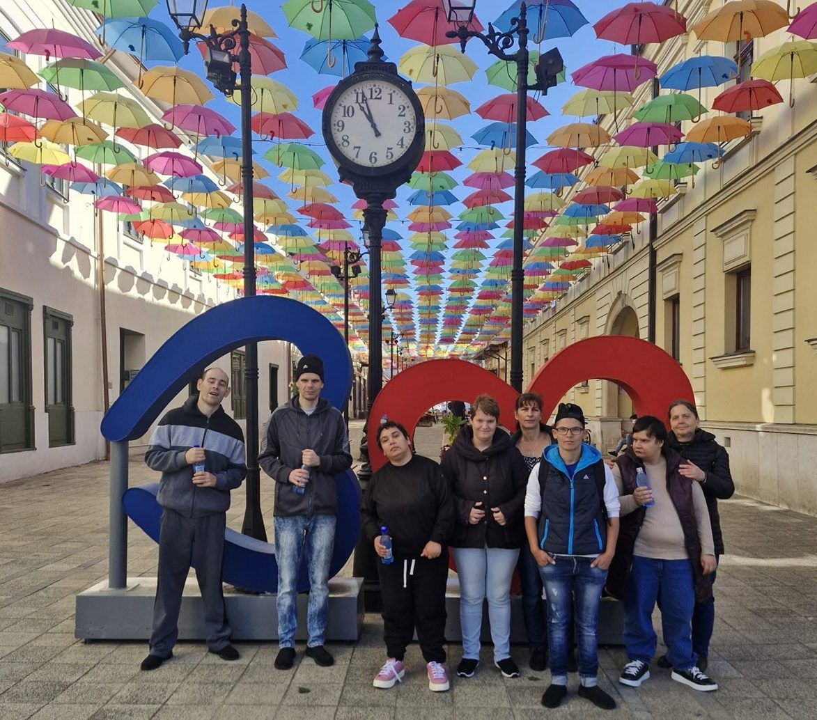 Tinerii din Centrul de Îngrijire și Asistență Târgu Lăpuș au vizitat Baia Mare, într-o excursie susținută de persoane rămase anonime
