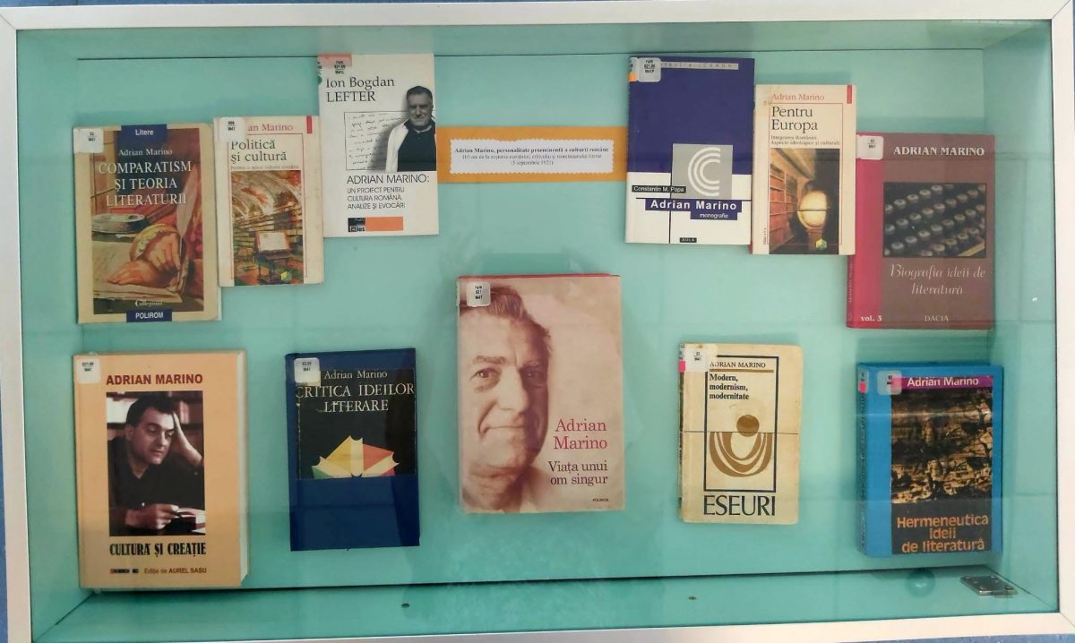 Vitrină de carte dedicată lui Adrian Marino, la 105 ani de la naștere, la Biblioteca Județeană din Baia Mare