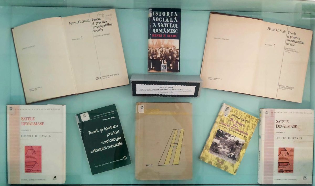 Vitrină de carte la Biblioteca Județeană Baia Mare, la 35 de ani de la moartea lui Henri H. Stahl