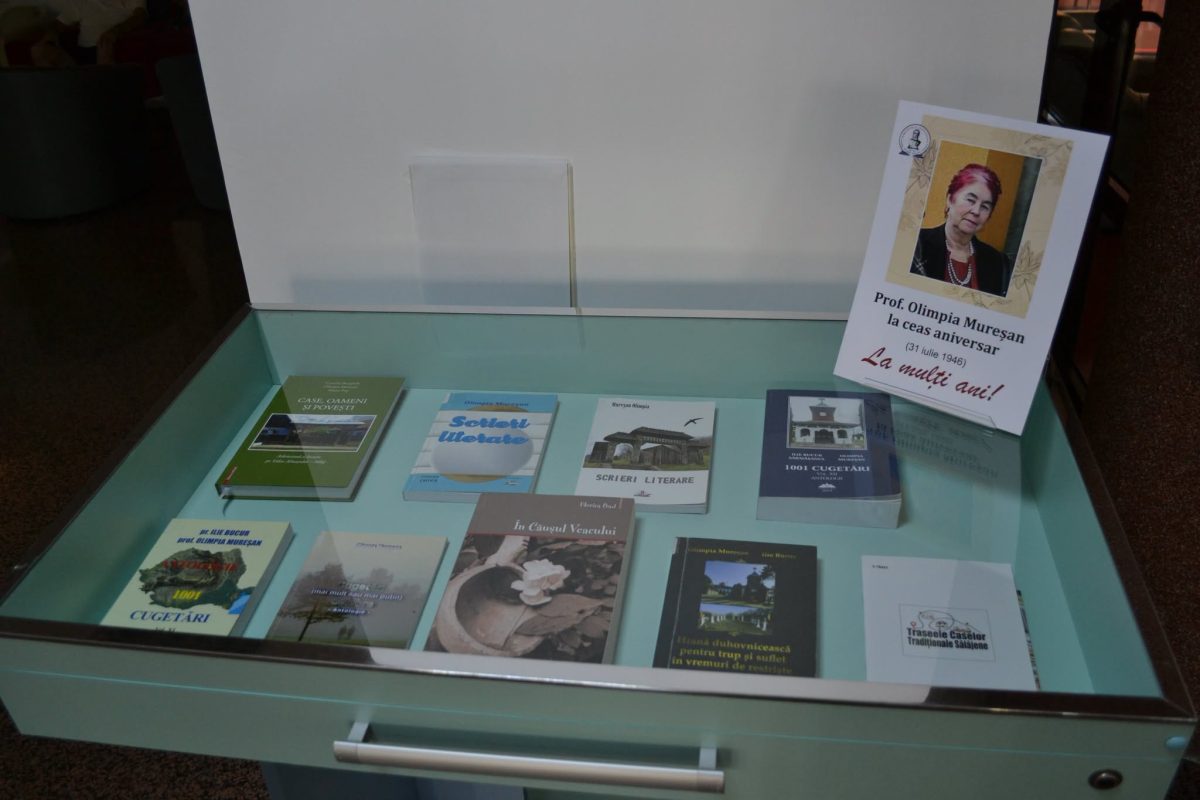 Vitrină de carte la Biblioteca Județeană, dedicată prozatoarei Olimpia Mureșan, care împlinește 80 de ani